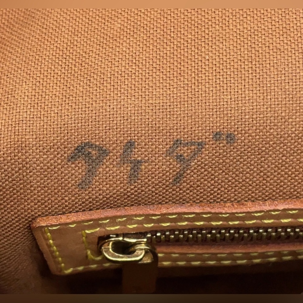 Louis Vuitton Mini Looping Shoulder
Bag (with Box) - Picture 11 of 16